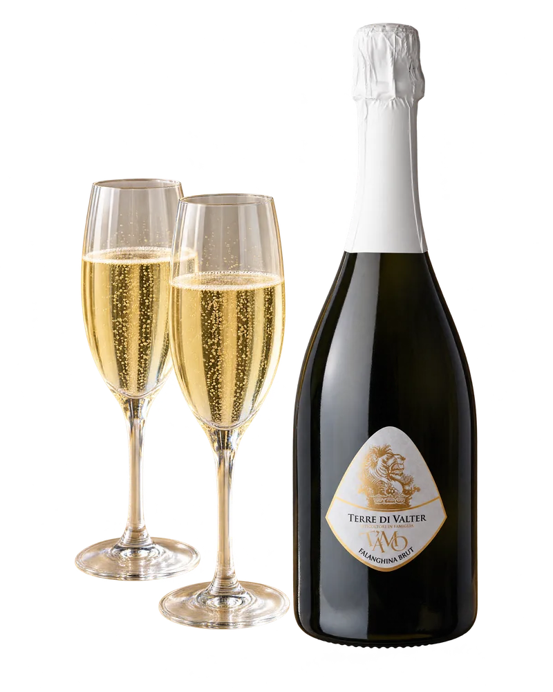 A bottle of T'Amo beside two glasses of sparkling wine